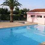 & Caravane Cosy Avec Piscine A St Nazaire Saint-Nazaire (Pyrenees-Orientales)
